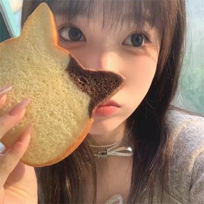 茜色少女